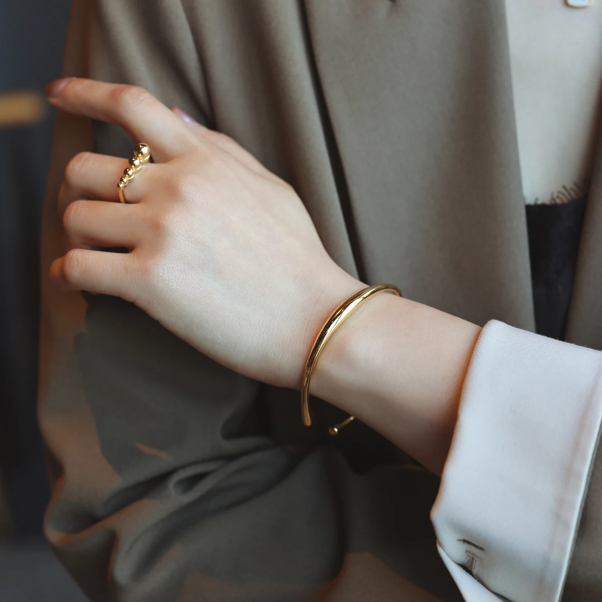 

Titanium Simply Metal Wave Solid Bangles Women Men Lover Jewelry Designer T Show Runway Gown INS Japan Korean