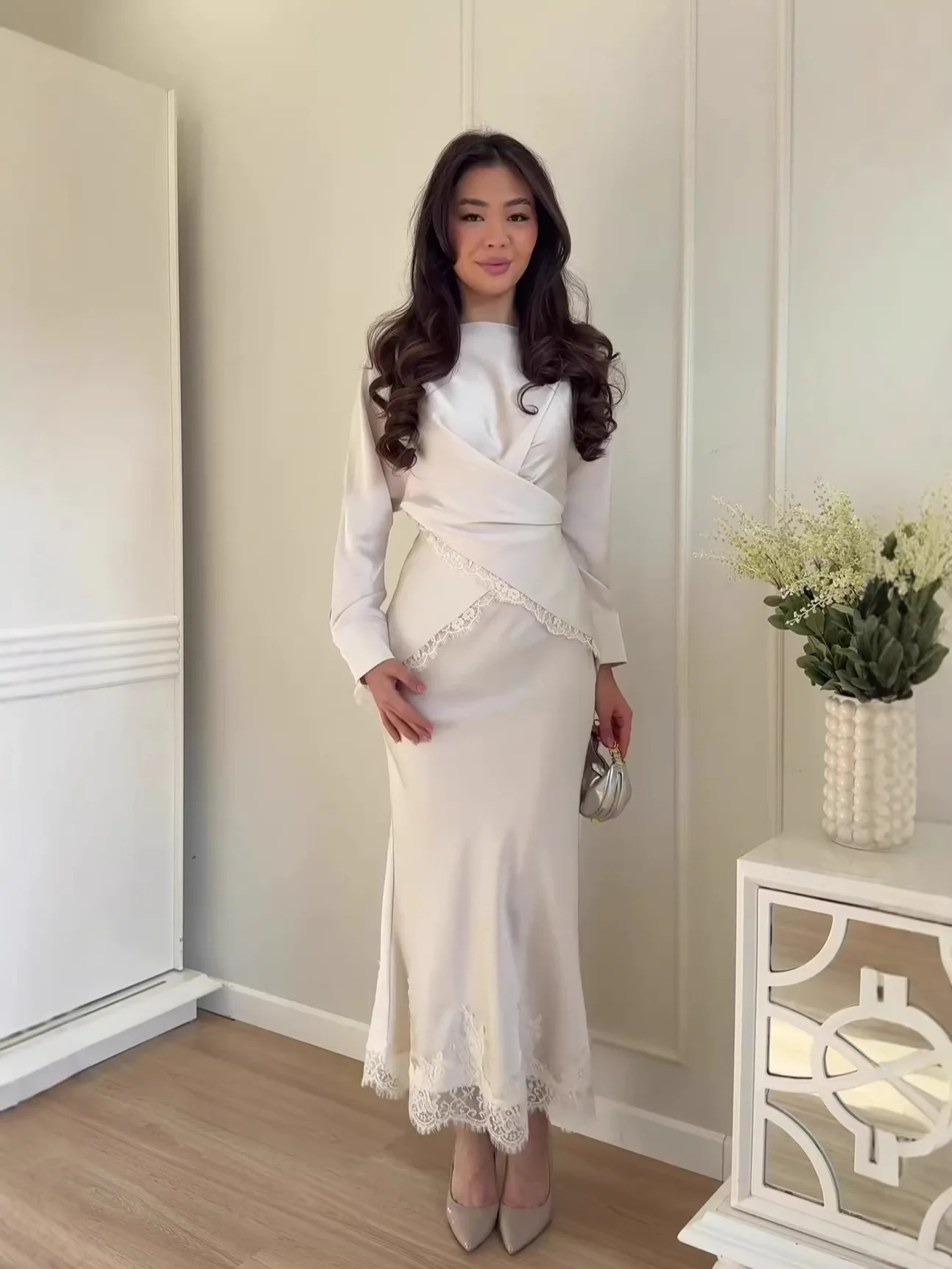 Ensemble 2 pièces jupe et chemise en dentelle, nouvelle collection printemps, style français simple et élégant, chemise ajustée à lacets et jupe sirène, tenues de bureau pour femmes