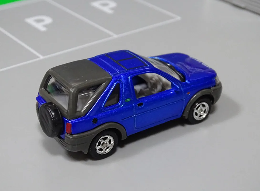 1:60 alloy Freelander off-road SUV car model,children\'s sliding car toys,simulation model ornaments,wholesale