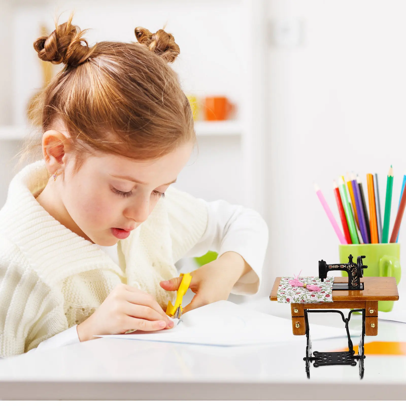 

1 шт. Миниатюрная швейная машина 1:12, уникальный декор для кукольного домика, аксессуар для миниатюрного дома, изящная швейная машина