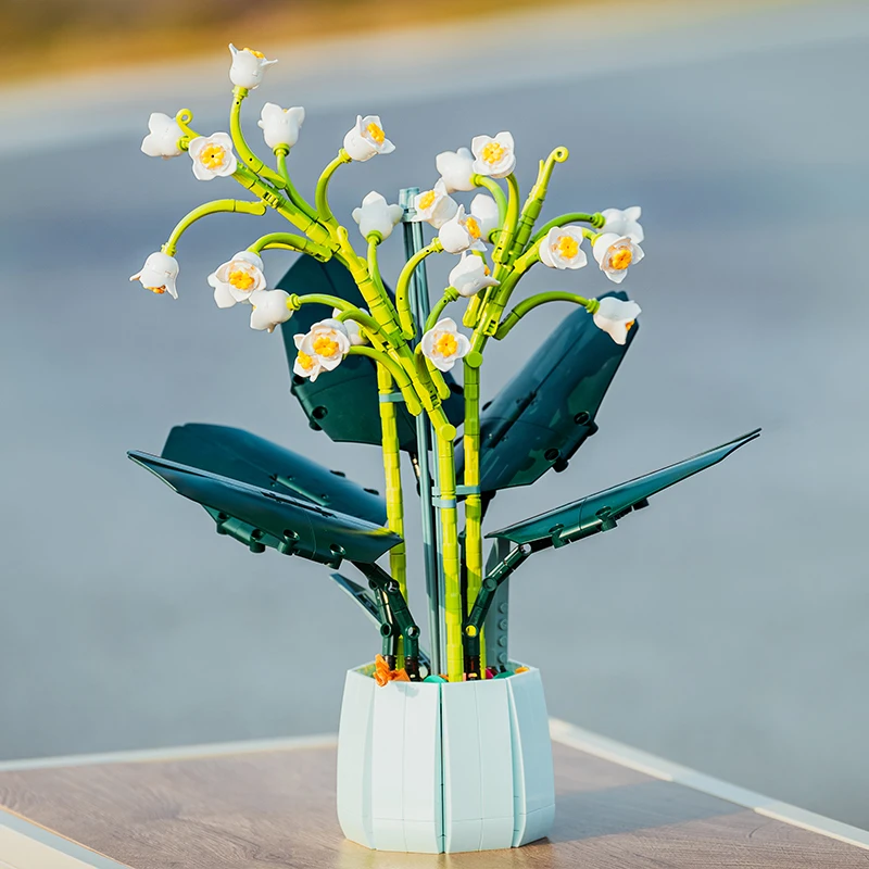 

610pcs Eternal Flower Gift Set - Perfect for Small Particle Assembly Decoration and Building Blocks!