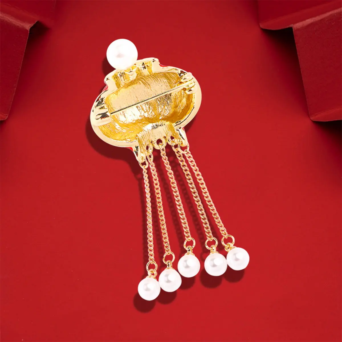 Lantern Shaped Brooch Pin Women Alloy Red Chinese Retro Style Elegant Fashion Accessory Clothes Bag Jacket Dress Scarf Hat Shawl