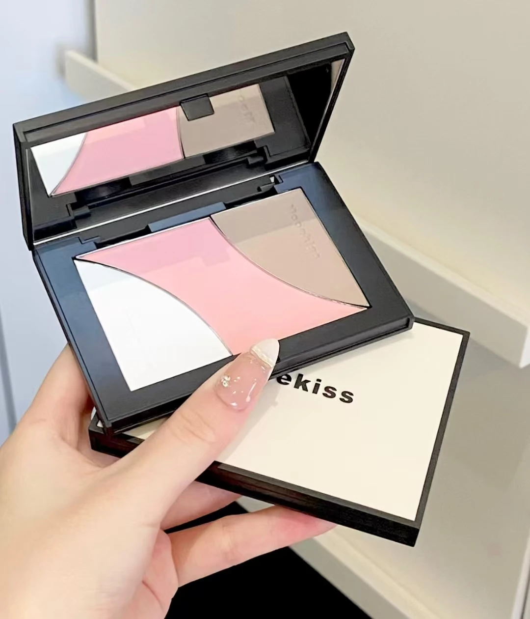 Mooekiss Highlighter Contour Blush Powder Palette 3 Colors Matte Pearlescent 3D Facial Bronzer Brighten Eye Shadow Nose Makeup