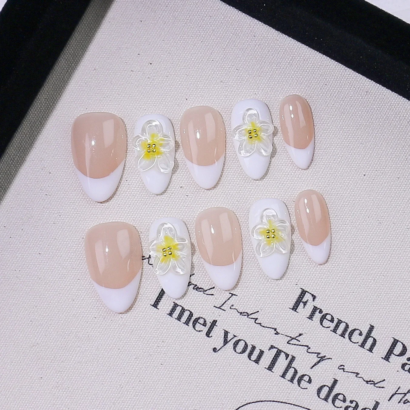 

10PCS Simple White French Handmade Press on Nail 3D Carved Flower Glossy Short Almond Fake Nails Spice Girls Wearable Full Cover