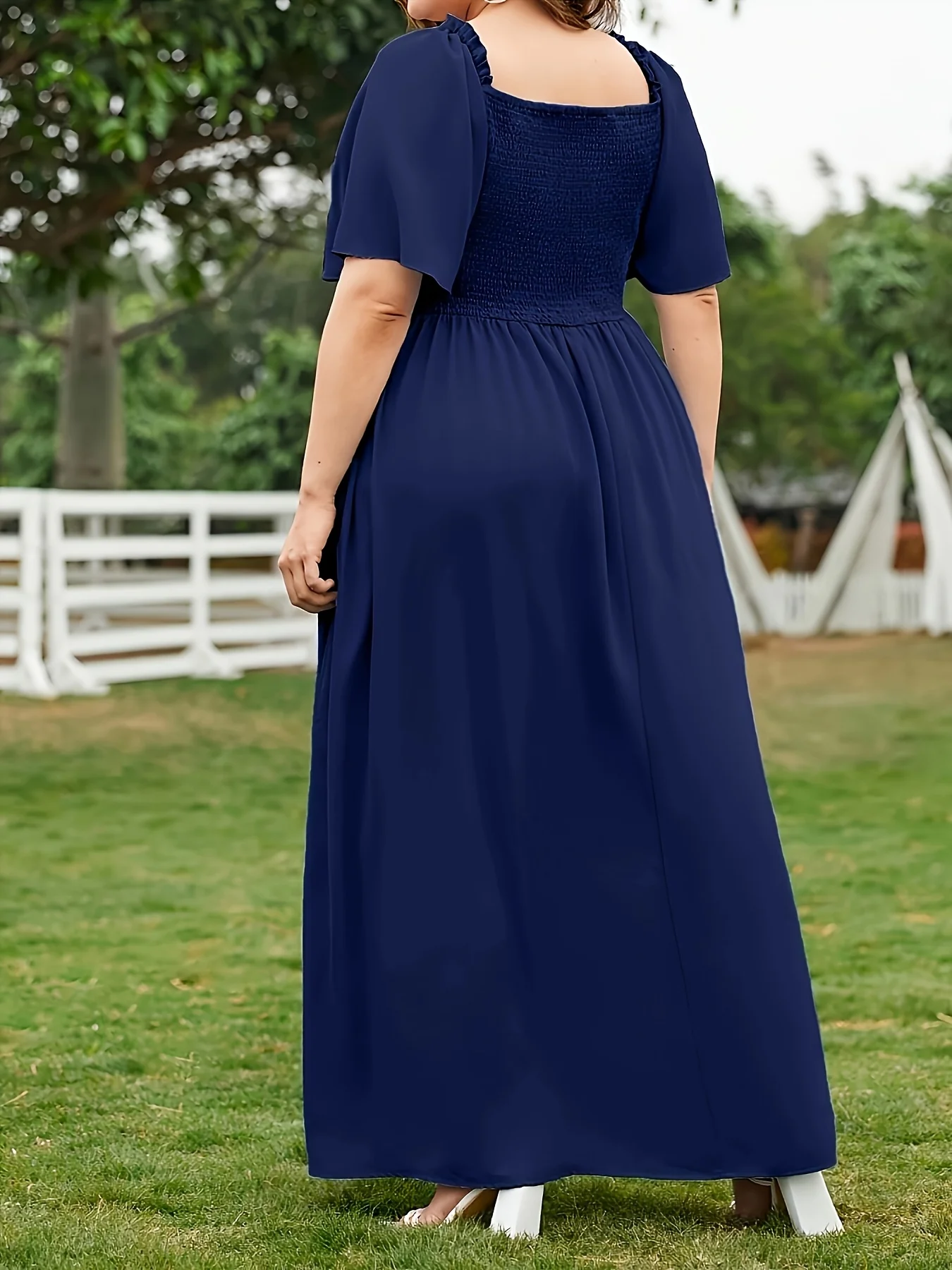 فستان ملفوف أنيق وأنيق