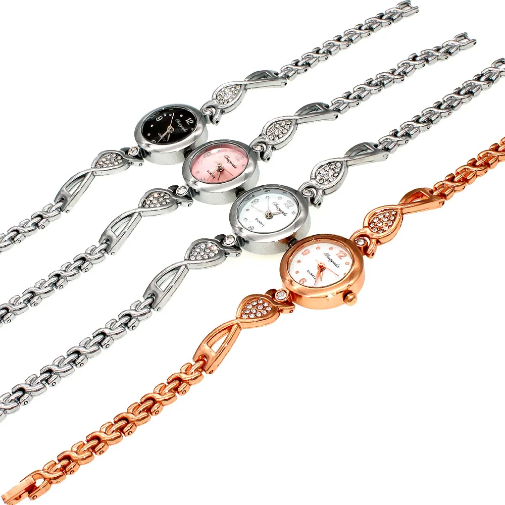 طقم ساعات كوارتز ذهبية مكون من 4 قطع بمينا صغير وسوار أنيق