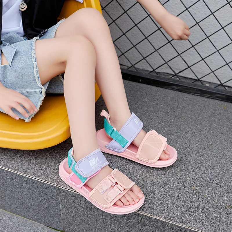 2023 Sommer neue Kinder sports andalen, Baotou Anti-Kick-Schuhe für Jungen, koreanische Version, lässige Strands chuhe für Mädchen