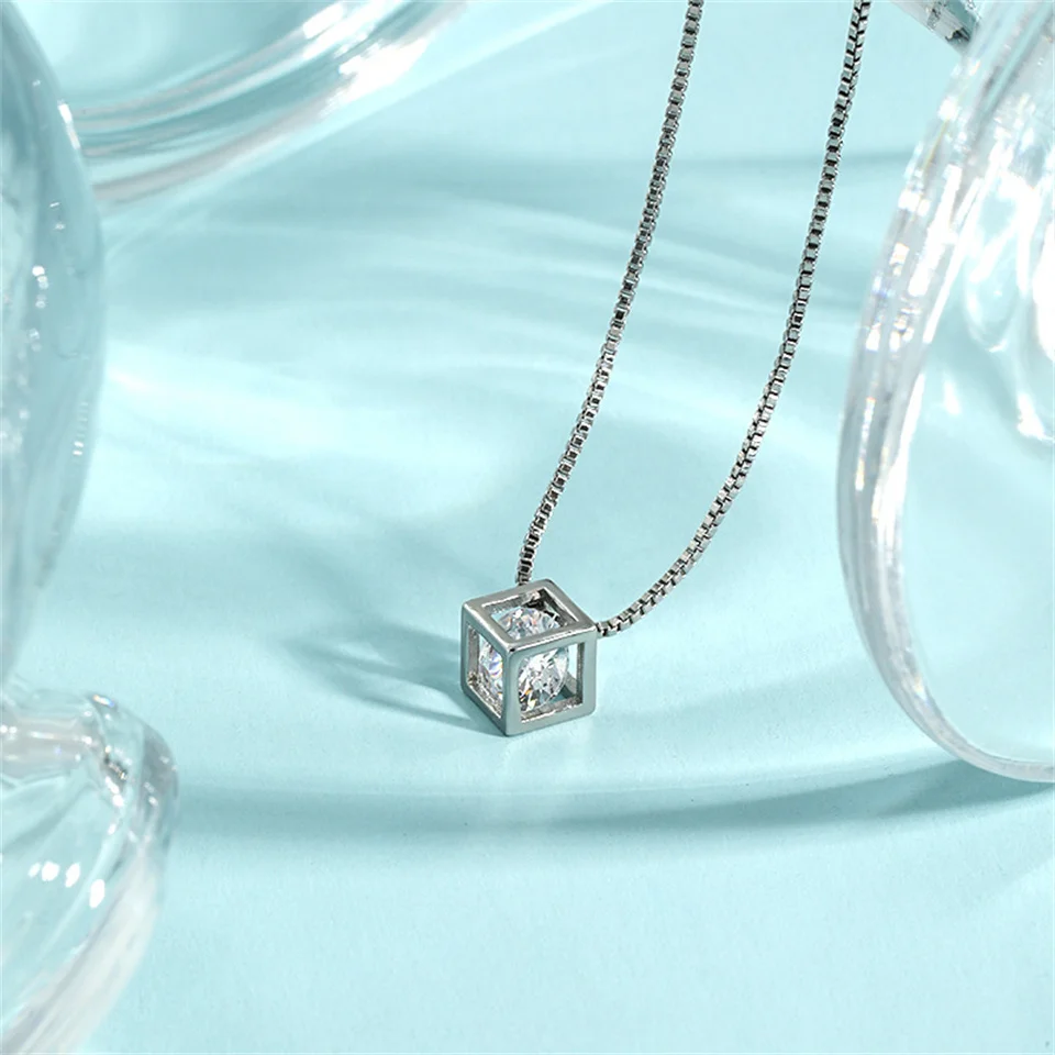 Collane con ciondolo quadrato di design di nicchia Collane con cubo d'amore quadrato vuoto intarsiato in oro rosa con diamanti sciolti Gioielli in acciaio inossidabile