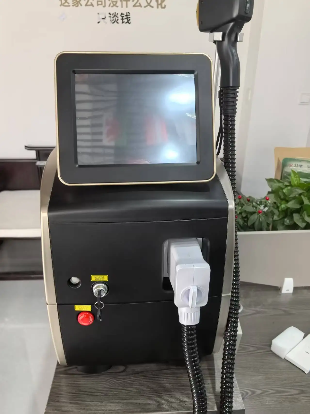 

2025 Новейшее устройство для лазерной эпиляции, диодный Nd yag лазер 755 808 1064 нм, точка льда, безболезненная машина для постоянной эпиляции