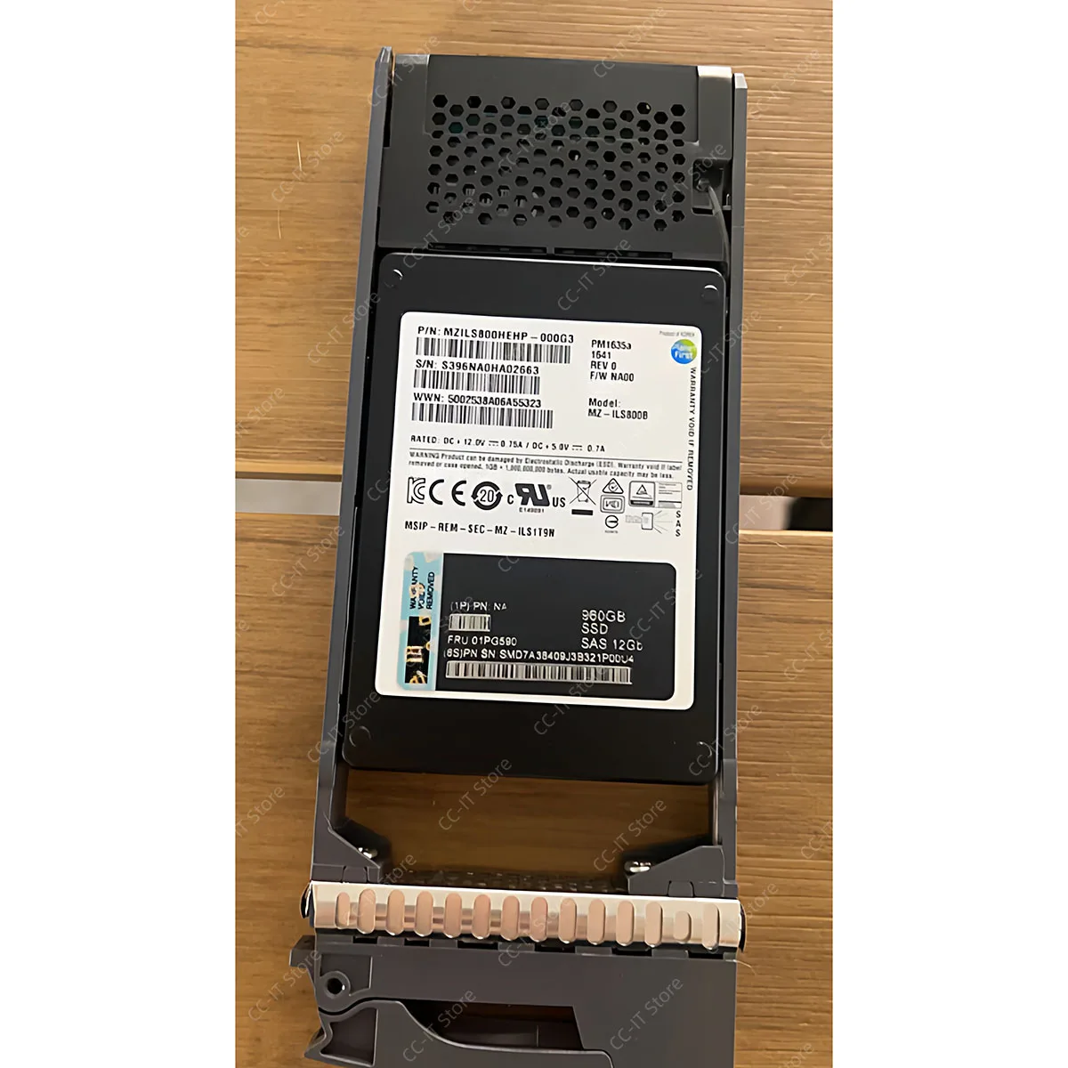 960GB SAS 12Gbps Enterprise SSD 01PG590 4XB7A74948 MZ‑ILS800B For DE2000H DE4000H Storage Array
