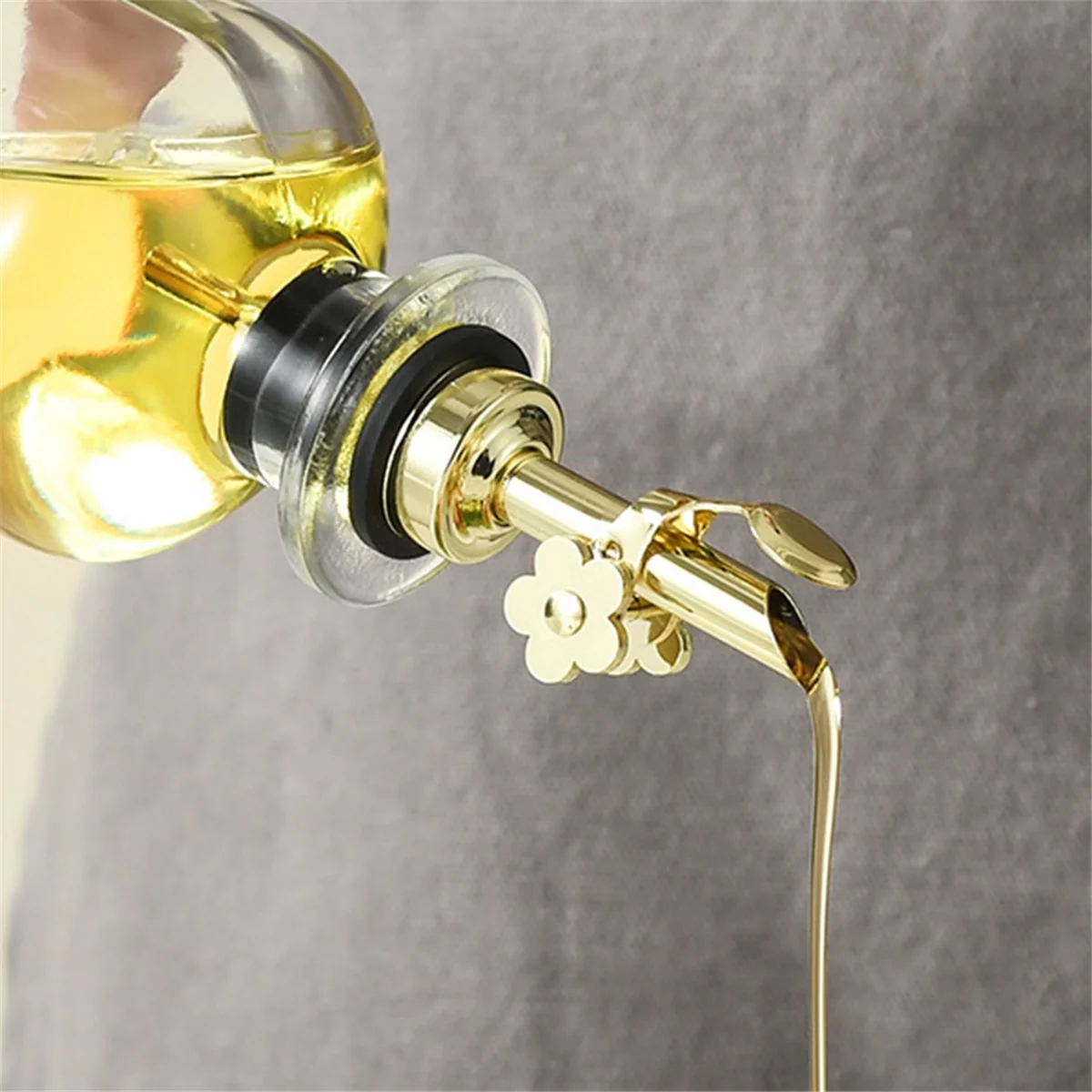 2Pack Stainless Steel Oil Pour Spouts, Replacement Bottle Pourers Oil Spout Liquor Pourers Auto Flip Feature Gold HY