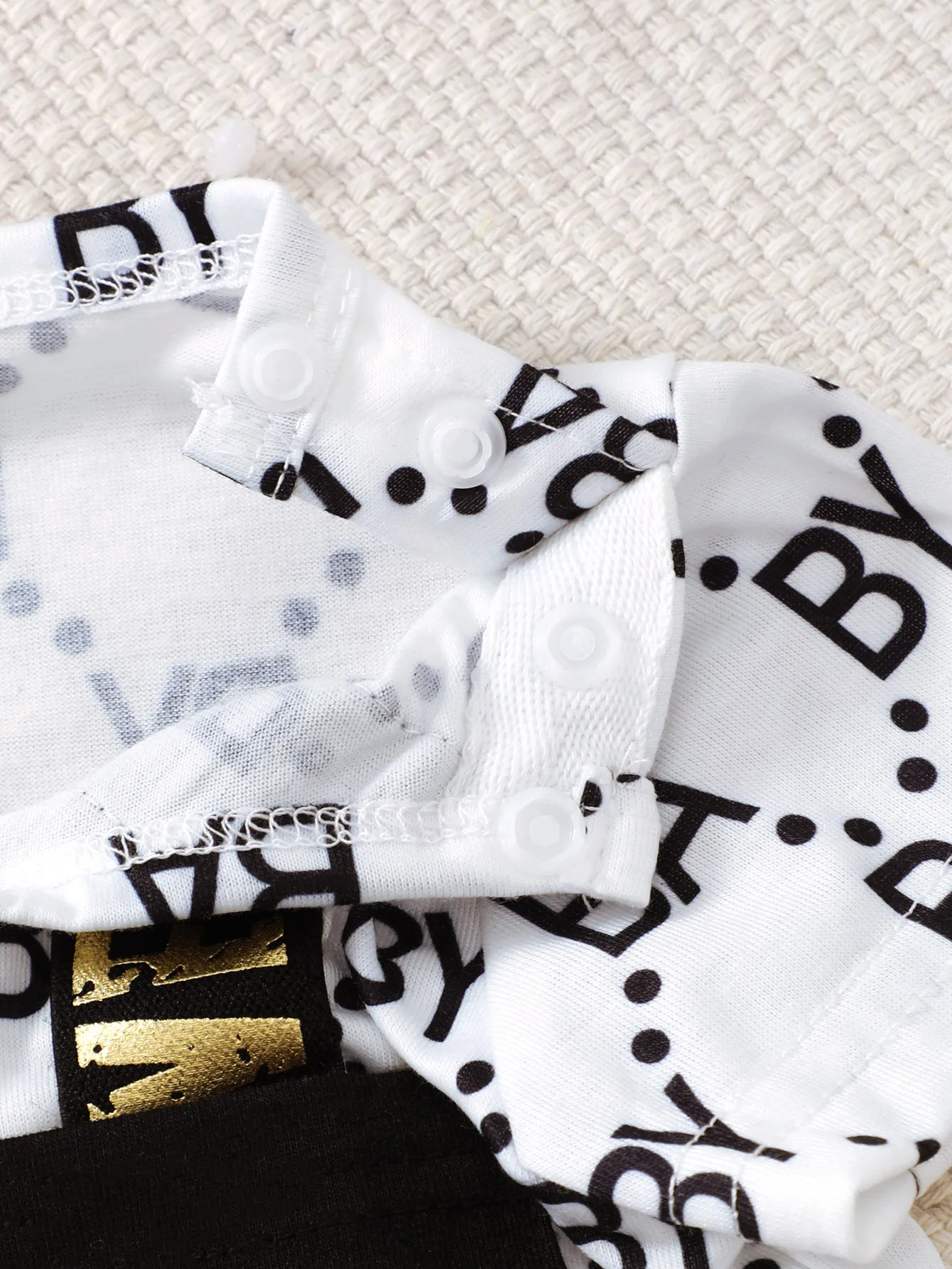 2024 New Baby Boy Trend Jumpsuit Letter Design Style Print Newborn Summer Loose Round Neck Short Sleeve Baby Onesie