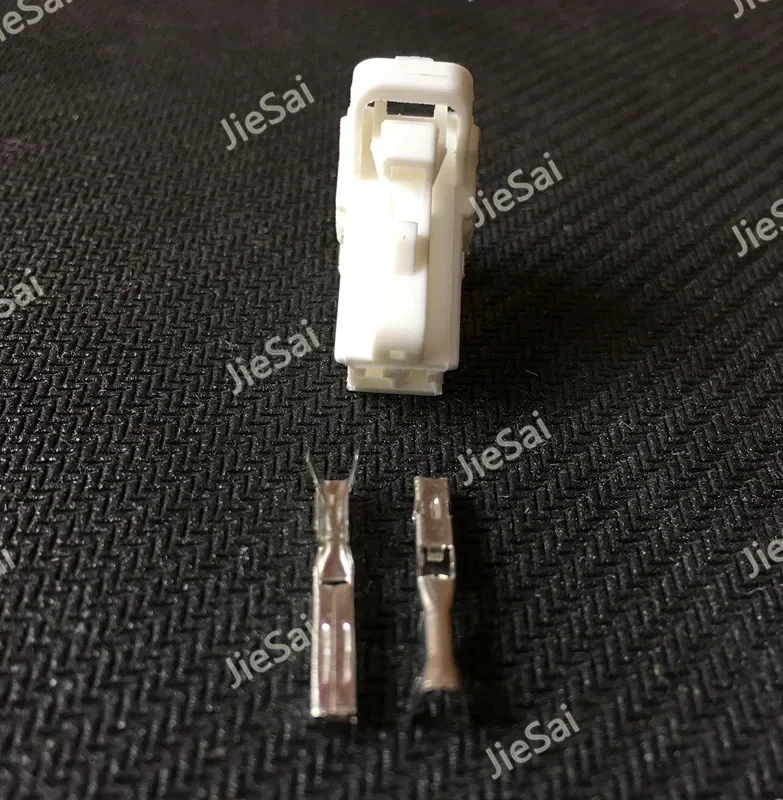 MG 610392 Motor Automotive Connector Wiring Connector Plug MG611273