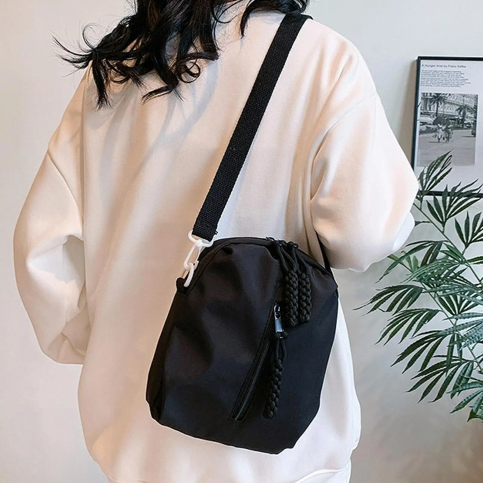 

Women Crossbody Bag Trendy Shoulder Bag for Dating Commuting Shopping Traveling