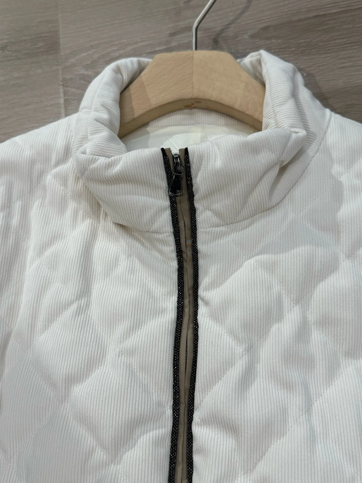 Abrigo acolchado de pana con diamantes a cuadros de ganso blanco para mujer, otoño e invierno, nuevo