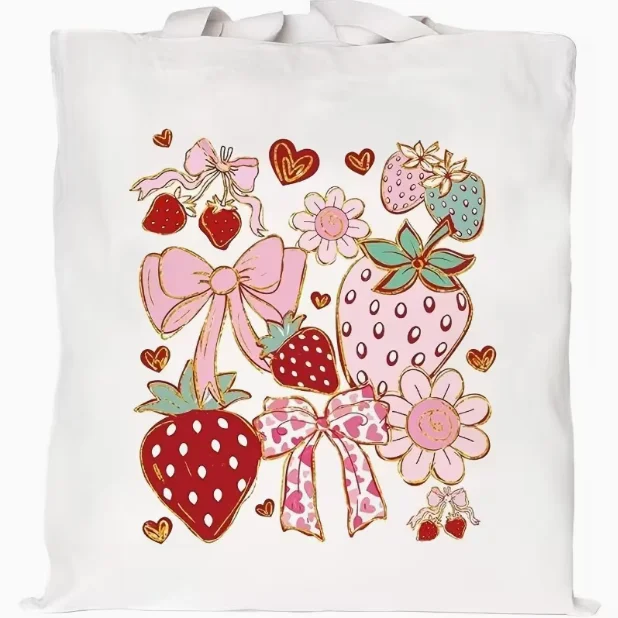 

Sweet White Canvas Shoulder Bag with Red Strawberry Bow Heart-shaped Pattern Decoration Suitable for Girls' Daily Commuting