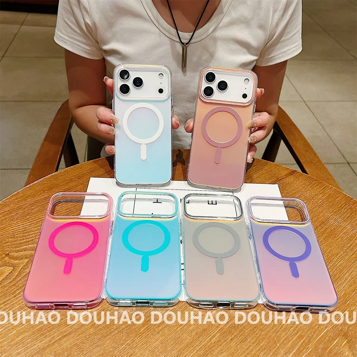 La custodia magnetica per cellulare con gradiente laser adatta di nuova moda è adatta per Iphone 17Promax 16Pro 15 14 13 Custodia smerigliata