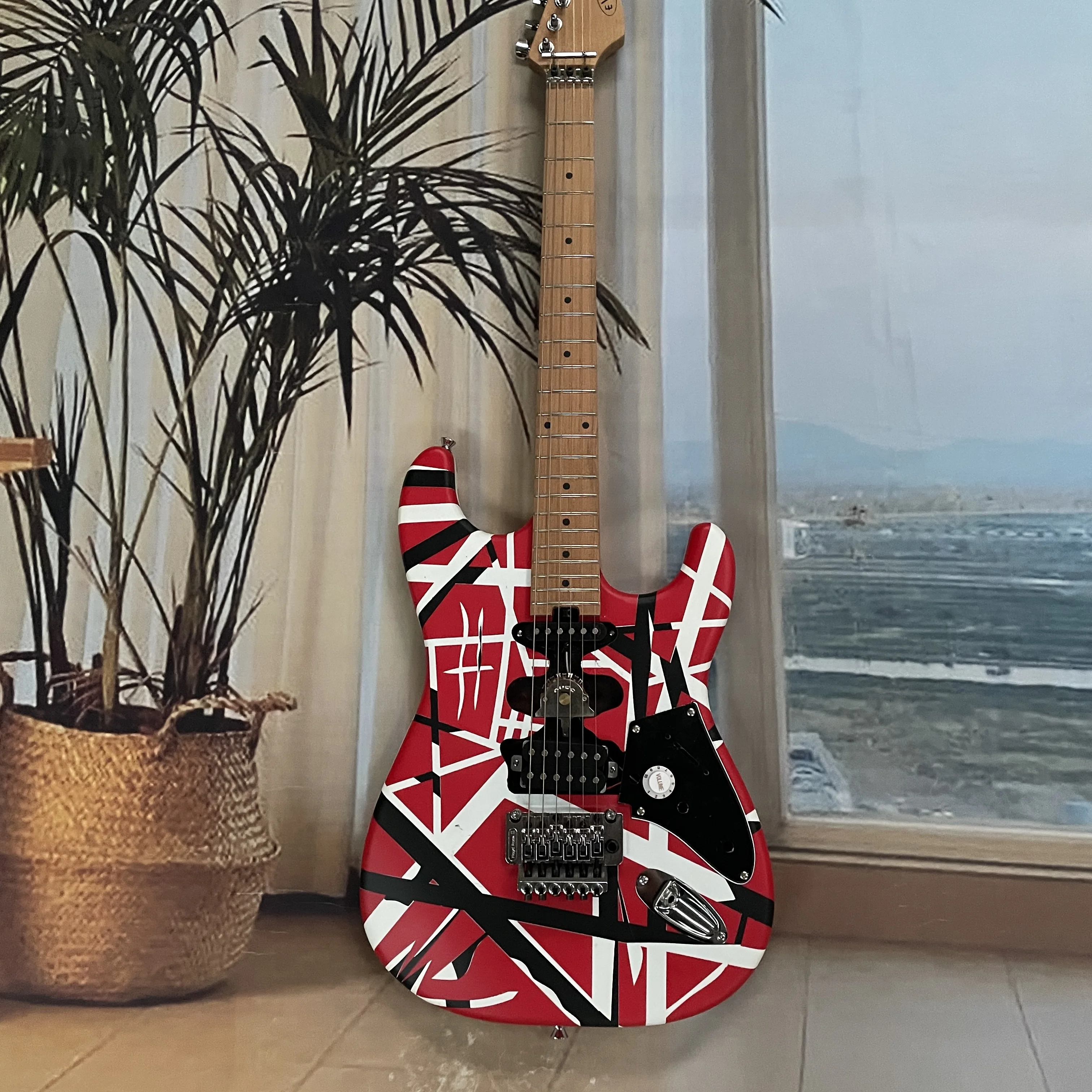 

6-string electric guitar, mid-range solid,bright and transparent guitars,smooth for fast playing with maple fingerboard guitarra