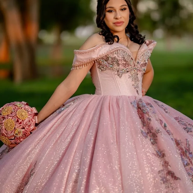 

Блестящее розовое платье Quinceanera, кружевное тюлевое платье с кристаллами, блестящая наклейка, 3D цветок, кружевное многослойное платье de 15, Quinceanera ﻿ Индивидуальный