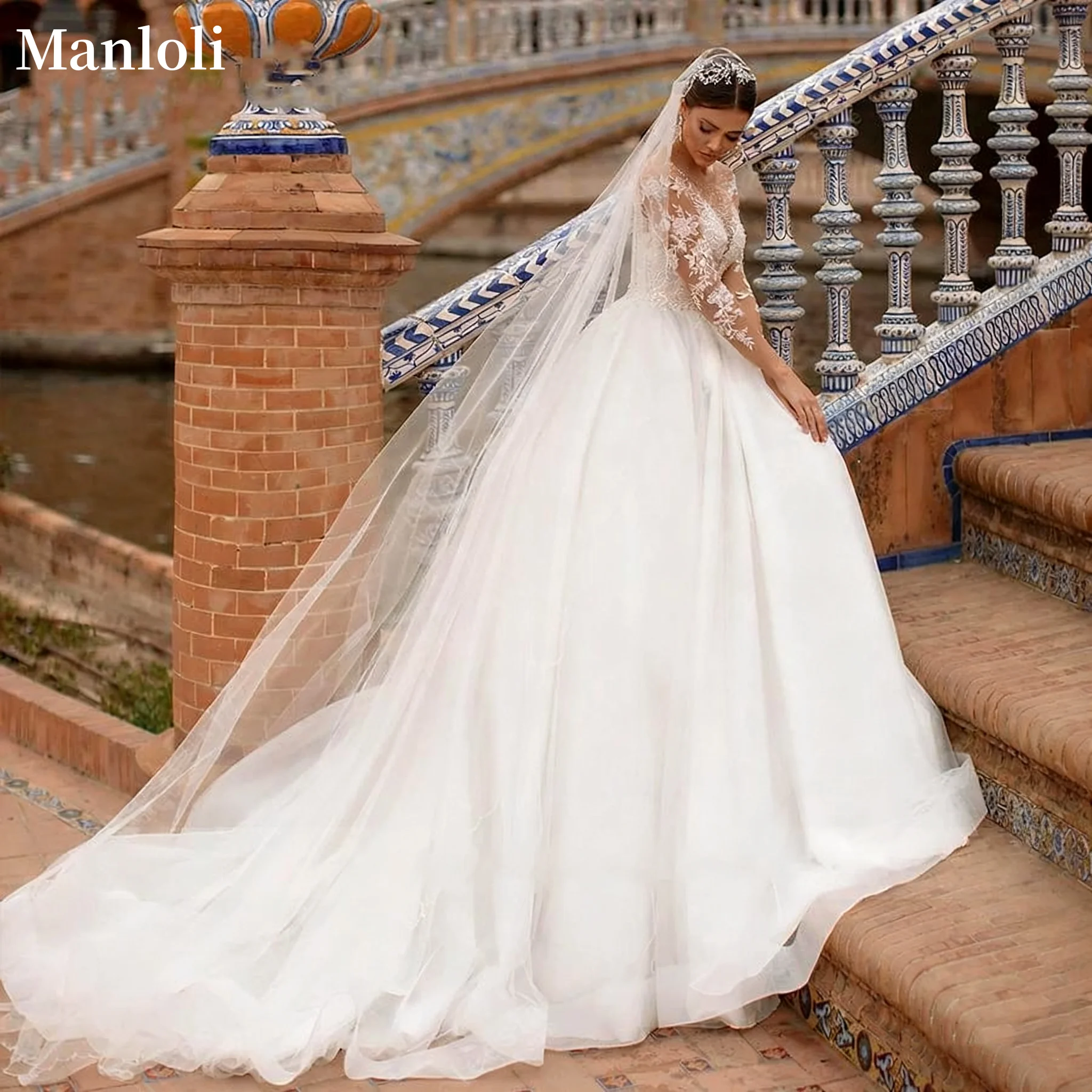 Elegant Retro Long Sleeve Wedding Dress Lace Decal Charming Bride Dress Robe White Tulle A-line Wedding Dress Custom