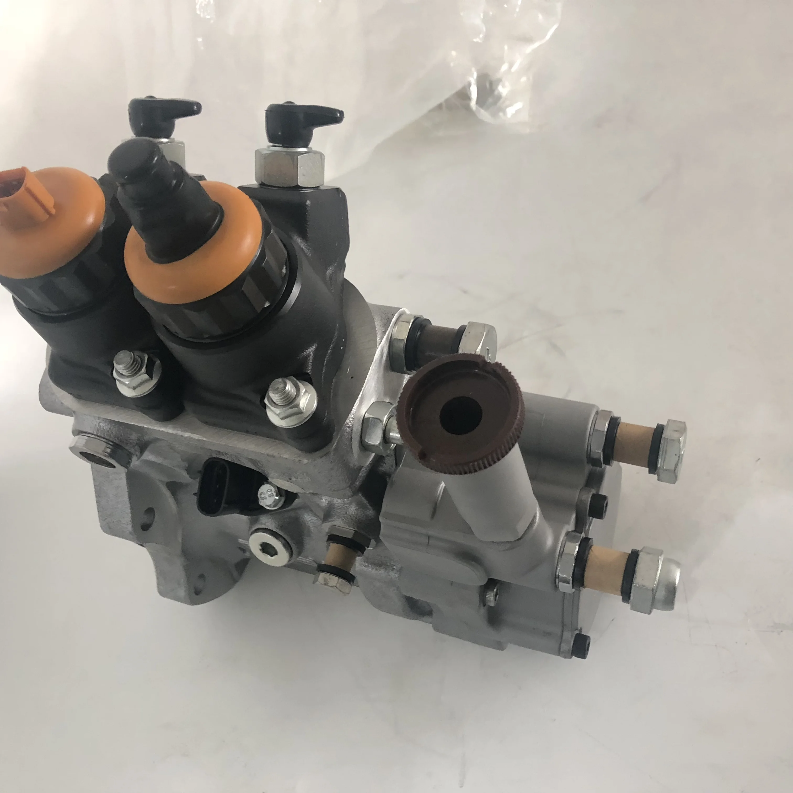 

Machinery Engine Parts Fuel Injection Pump 6261-71-1111 for SAA6D140E Engine HM350-2 HM400-2 WA500-6 PC880 Machine