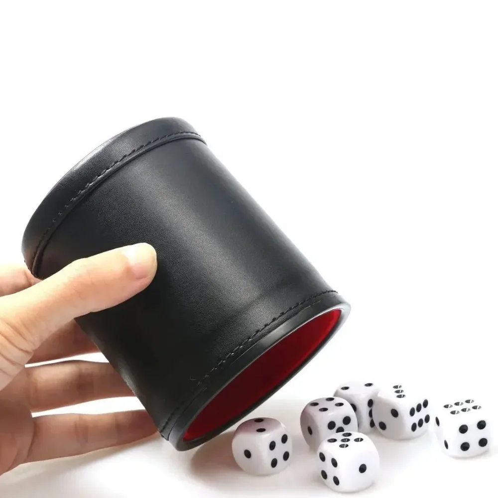 كوب نرد جلدي مع غطاء بطانة خضراء حمراء داخلية هادئة في تهز النرد الكاذب Farkle Yahtzee ألعاب الطاولة مع 5 قطع النرد