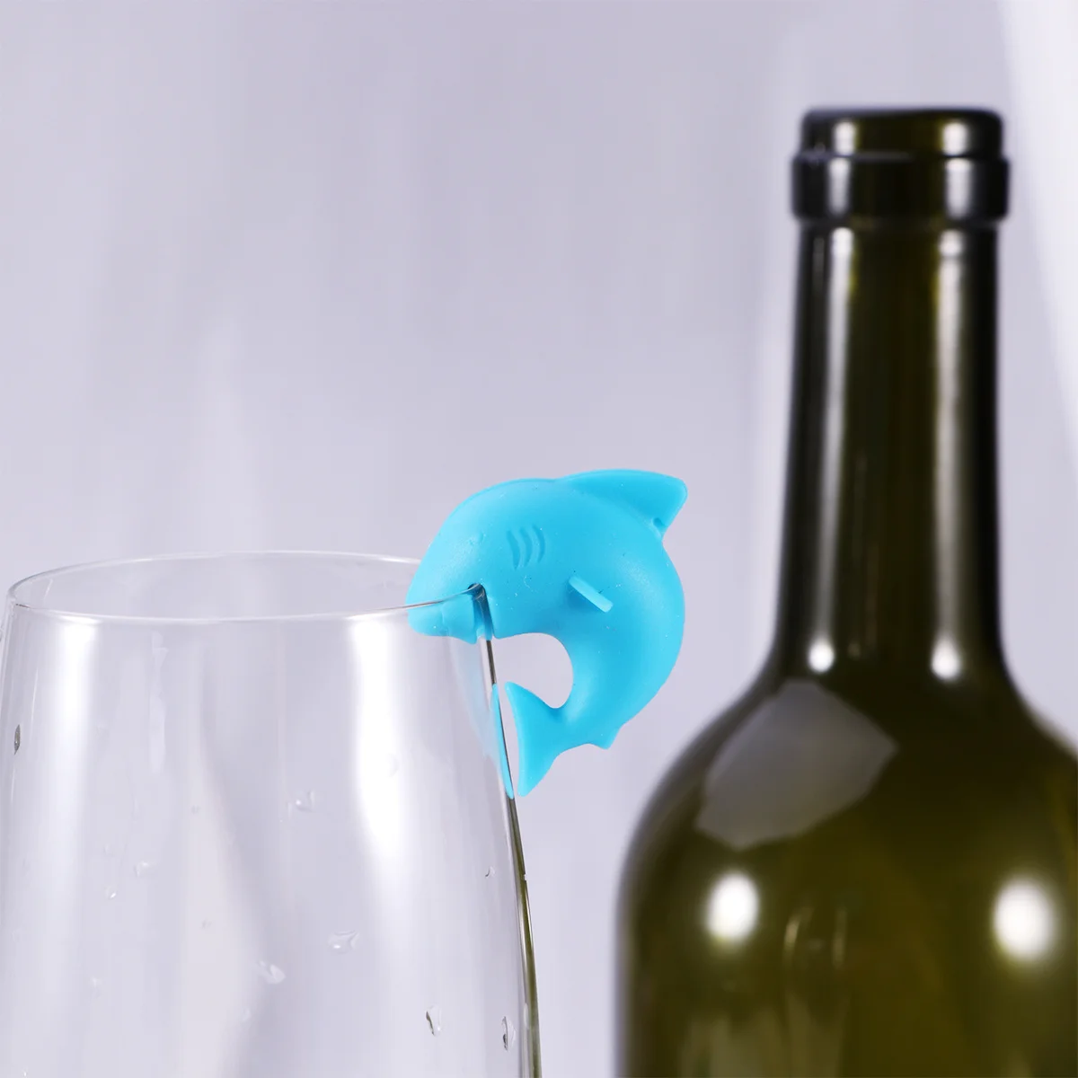

12 pcs Wine Charms Food Grade Silicone Shark Shape Glass Drink Markers For Parties Reusable Glass Identifiers Kitchen Barware