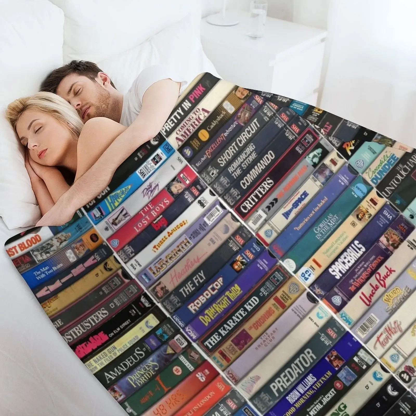 أعظم أفلام في الثمانينيات - بطانيات كاسيت VHS عتيقة من الثمانينيات مطبوعة بطانية ريتروس هدية شخصية محشوة بطانيات سياحية