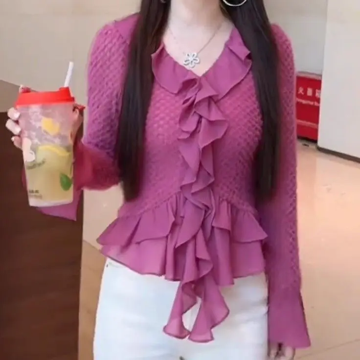 

V-neck Flared Sleeves Large Size High-end Feel and Stylish Top Gentle Ruffle Edge Splicing