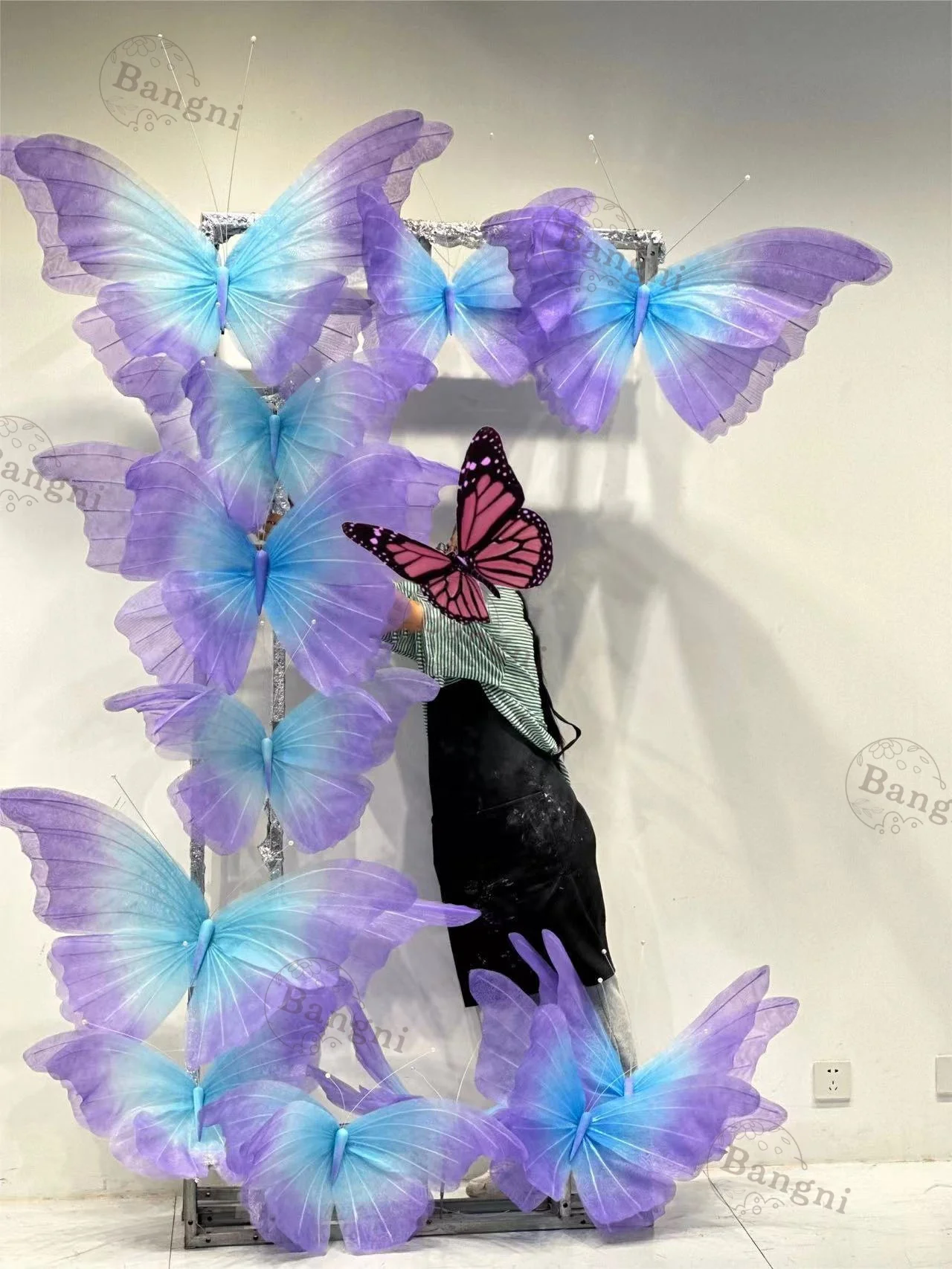 Wholesale Customized Giant Handing Butterfly  Handmade Silk Butterflies Wings for Wedding Decorations Background