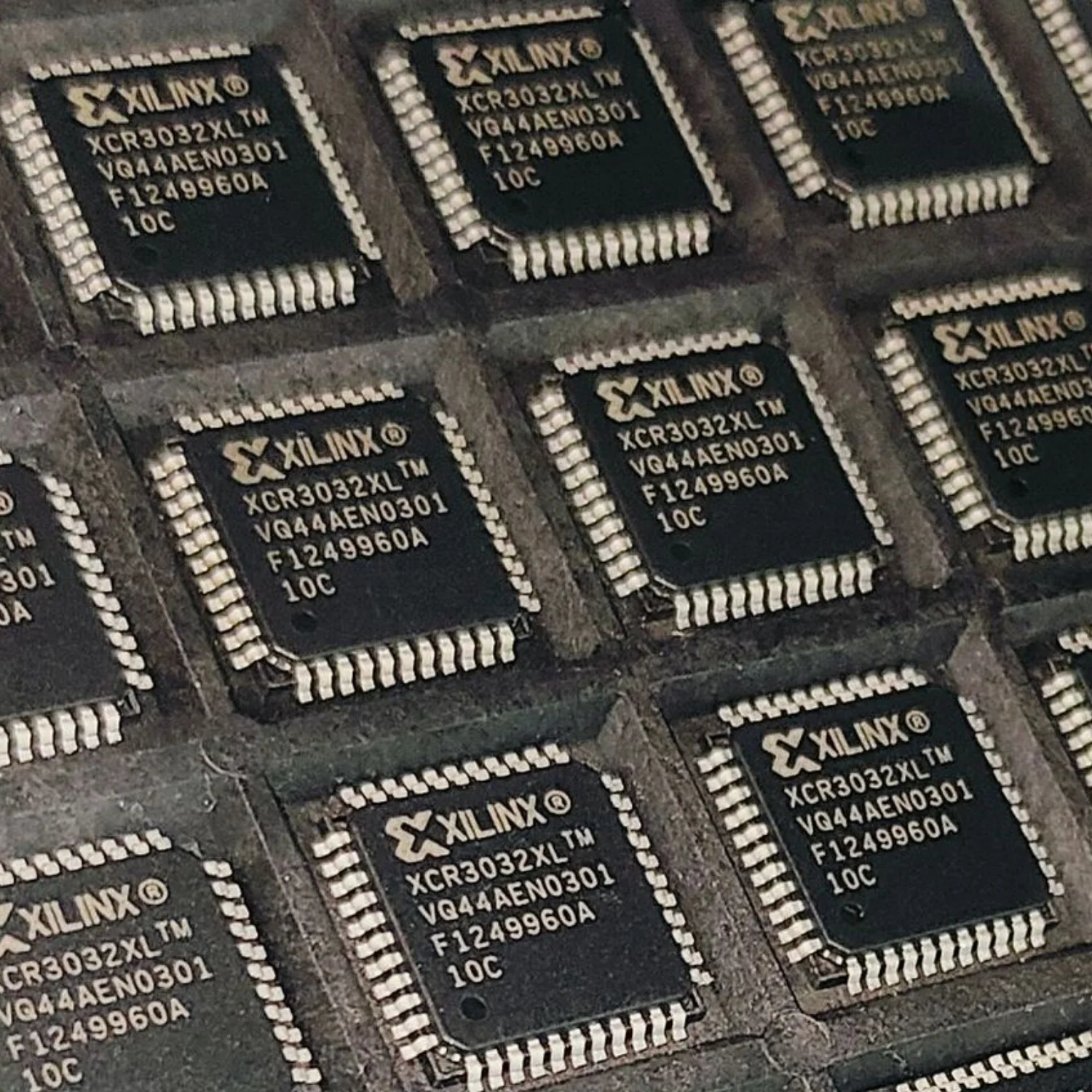 1~10pcs/lot XCR3032XL-10VQ44C XCR3032XL-5VQ44C QFP-44 XCR3032XL 100% Brand New Original.