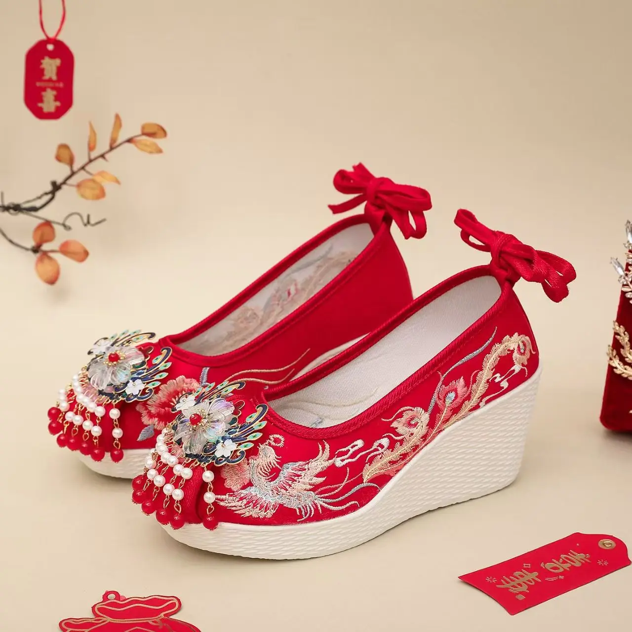 Woman's New Ethnic Style Platform Wedges Red Embroidered Shoe Soft Sole Round Toe Styappy String Bead Hanfu Shoe Wedding Shoe