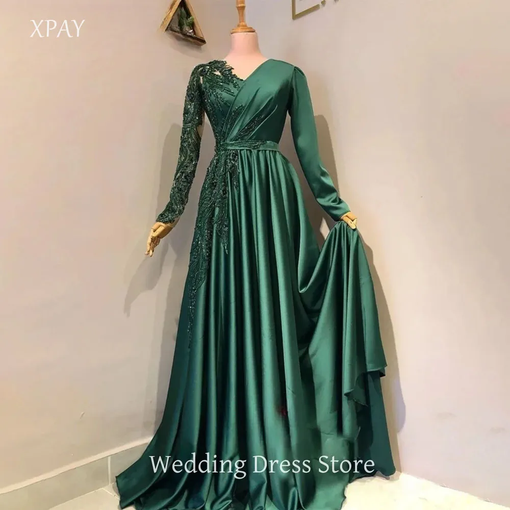 

XPAY Sparkly Emerald Green Satin Dubai Arabic Customised Dresses Glitter Lace Satin Pleat V Neck Formal Prom Gowns Vestido de no