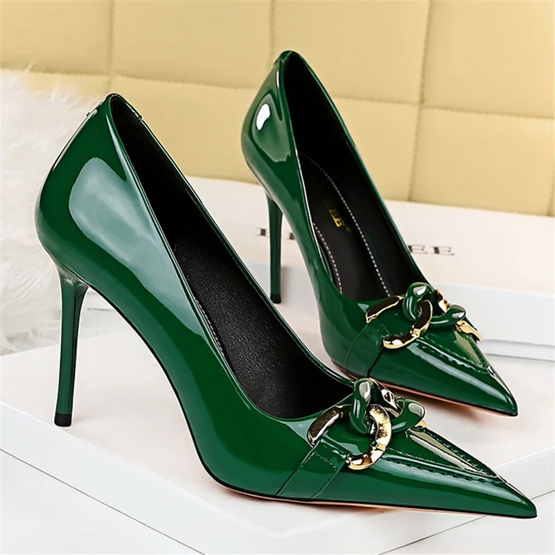 Women Fetish 9.5cm High Heels Metal Chain Pumps Wedding Bridal Sexy Green Nude Stiletto Heels Lady Scarpins Glossy Leather Shoes