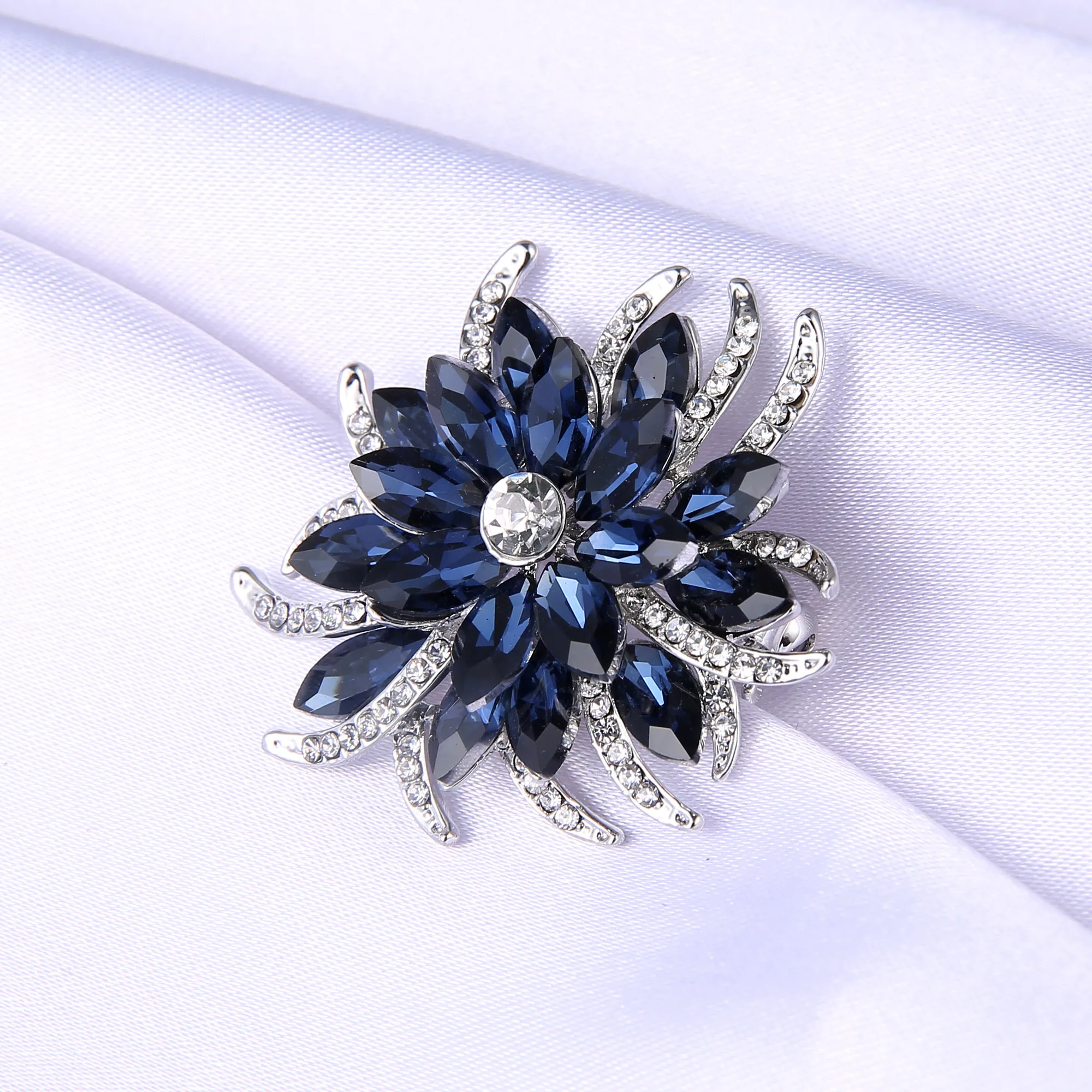 Crystal Flower Brooch Pins Women Deep Blue Flower Broches Plant Elegant Badge Jewelry Fashion Wedding Party Brooch Party Gifts