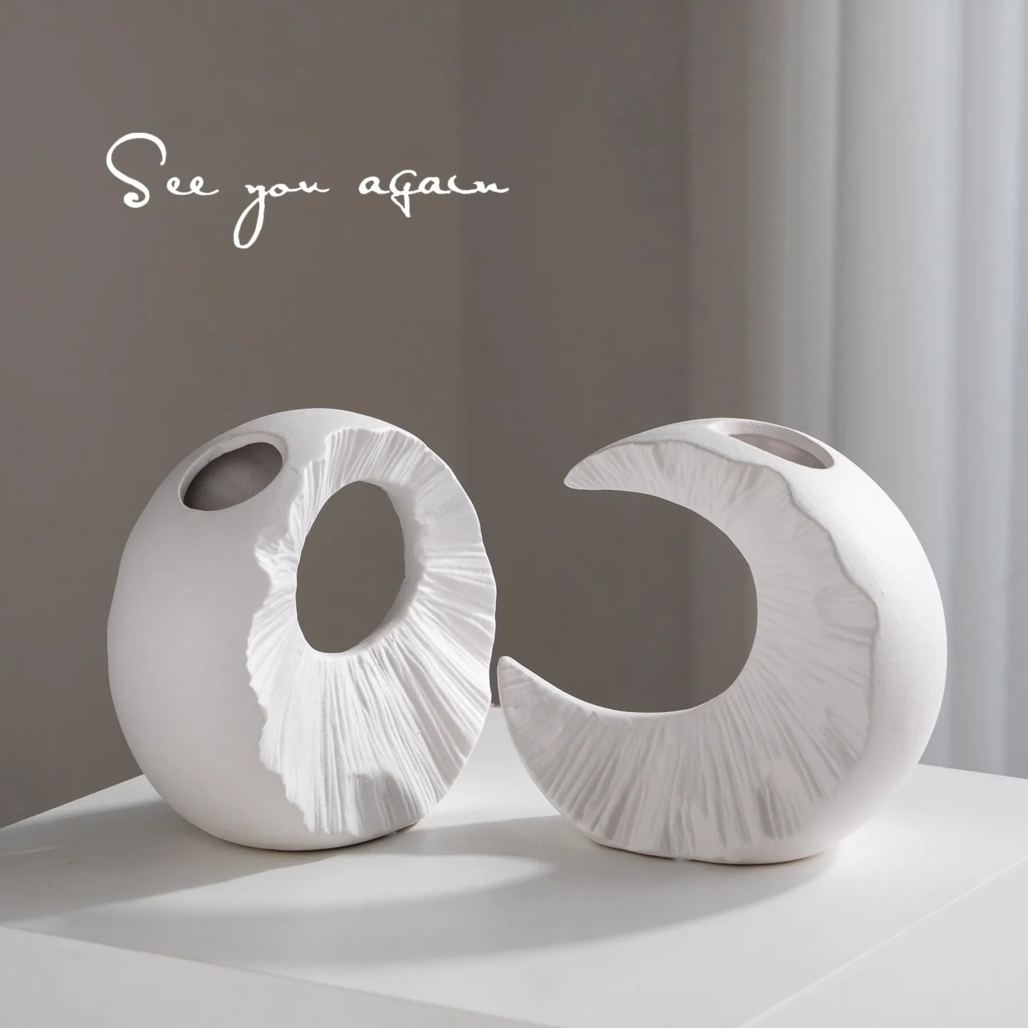 

Modern black high-end living room foyer decoration, light luxury TV cabinet desktop decoration