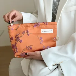 Pochette per borsa cosmetica con ricamo borse per Organizer per trucco di grandi dimensioni custodia per cosmetici coreana da donna custodia per la bellezza da toilette carina