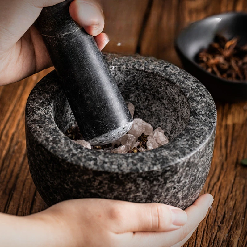Le pilon pour écraser l'ail Un ustensile indispensable pour les amateurs de cuisine