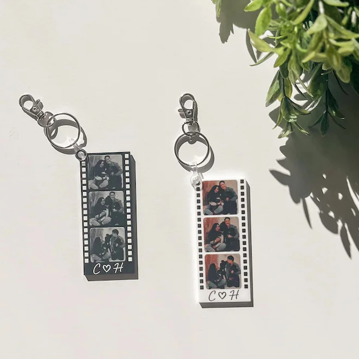 Personalisierter Schlüsselanhänger mit Foto-Streifen | Valentinstagsgeschenk für Ihn | Valentinstagsgeschenk für Sie | Geschenke für Paare | Geschenk für den Freund | Geschenk für die Freundin – Detail 2