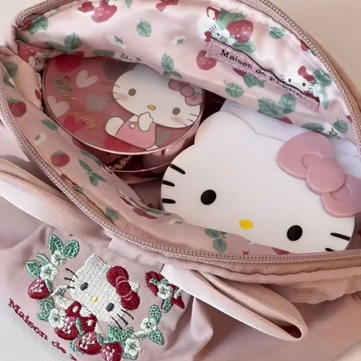 Sac japonais Hello Kitty à nœud coquille, sac de rangement mignon, doux et girly, trousse de maquillage brodée de grande apparence