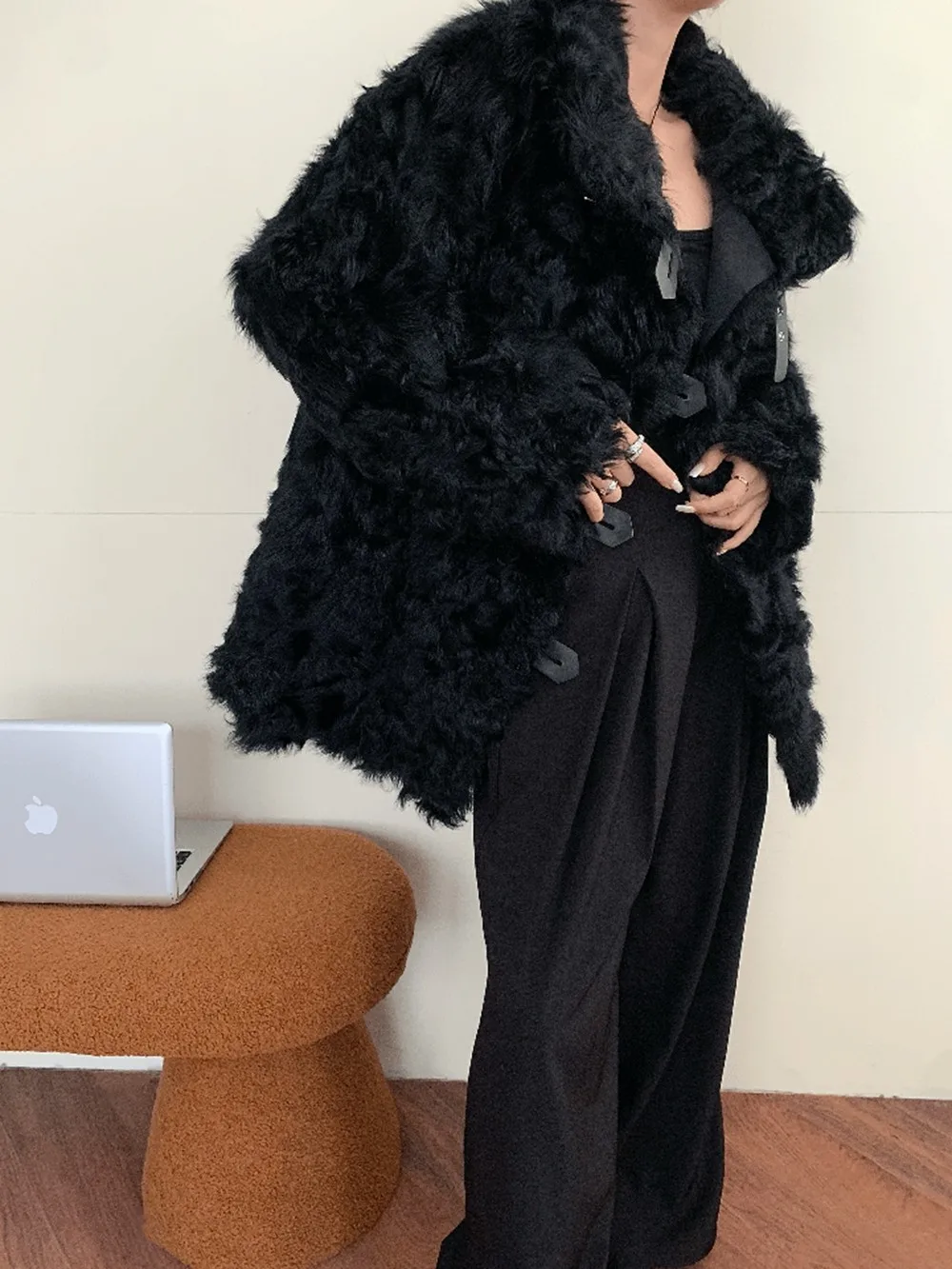 Autumn and winter high-end niche wool and curvette mid-length corridor fur coat for women 2025 New style