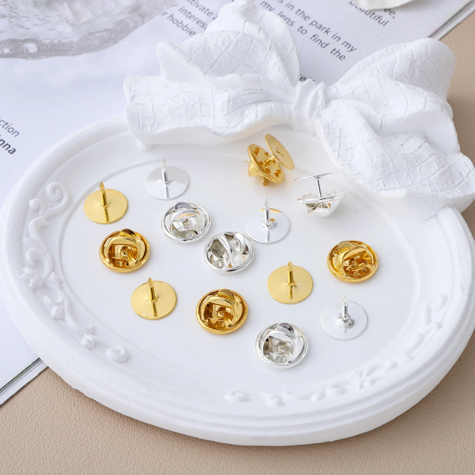 

60 set Jewelry Backs Set 2 Colors Metal Badge Pins For Diy Enamel Pins Brooches Clutch Pin Locking Fasteners Pin Backings