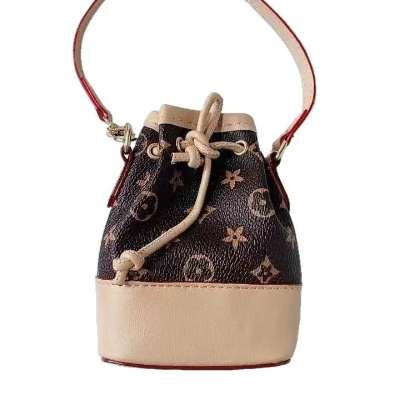 Mini Reading Bucket Bag Pendant Red Envelope Headset Chartered Keychain Bag Live Best Selling Explosions Cute Wallet