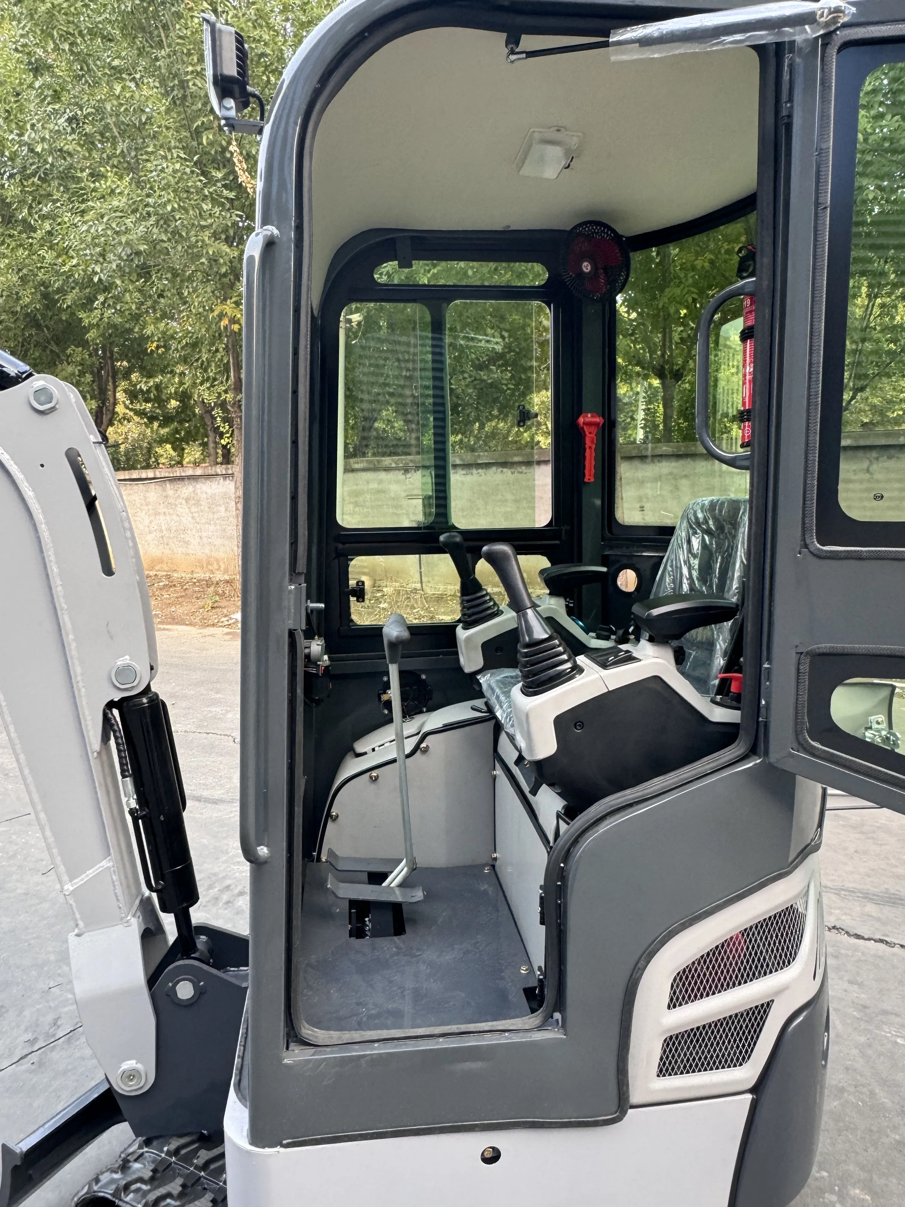 حفارة صغيرة 1.6 طن CE Euro 5 محرك حفار زاحف آلات تحريك الأرض حفارة صغيرة مخصصة