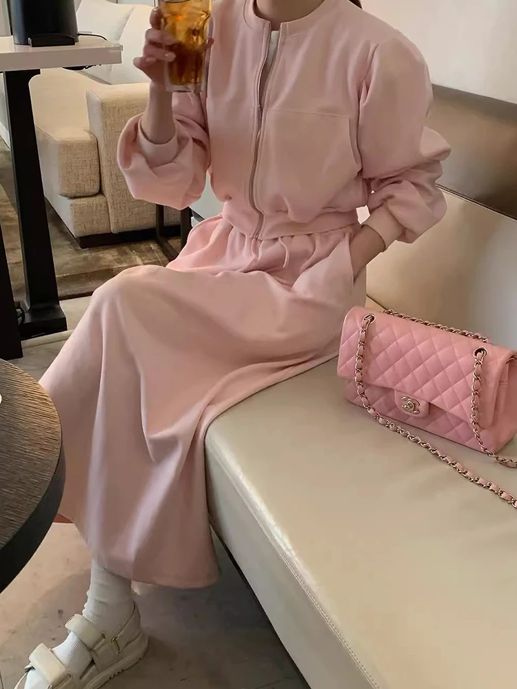 ชุดกีฬา Liangliang เสื้อฮู้ดและกระโปรงทรงเอเอวสูงสำหรับผู้หญิง ชุดสองชิ้น แฟชั่นฤดูใบไม้ผลิ สไตล์ลำลอง