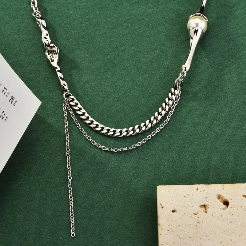 A distinctive star-shaped tassel women's necklace with diverse styles, a unique and lightweight luxury necklace