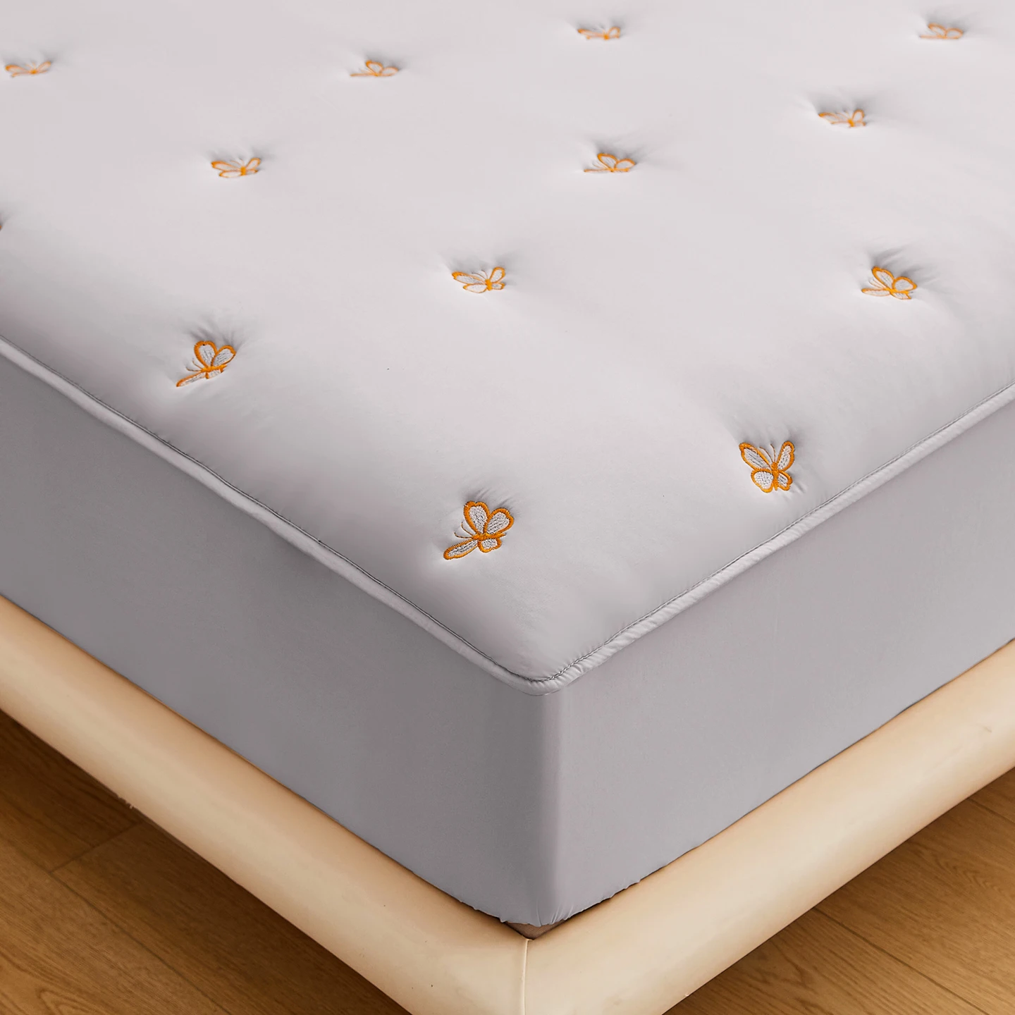 Quilted Butterfly‑Embroidered Fitted Mattress Cover, Soft Padded Deep Pocket Mattress Protector, Breathable Anti‑Slip Bed Topper