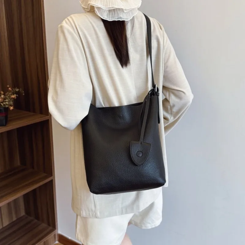 

Элегантная нишевая дизайнерская сумка через плечо в стиле ретро, женская роскошная большая вместительная повседневная сумка для покупок и путешествий, повседневная повседневная сумка