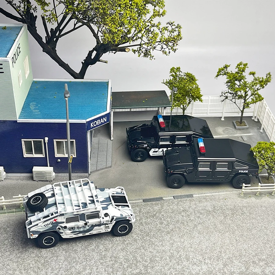 

Master 1:64 Police Car H1 Car Model