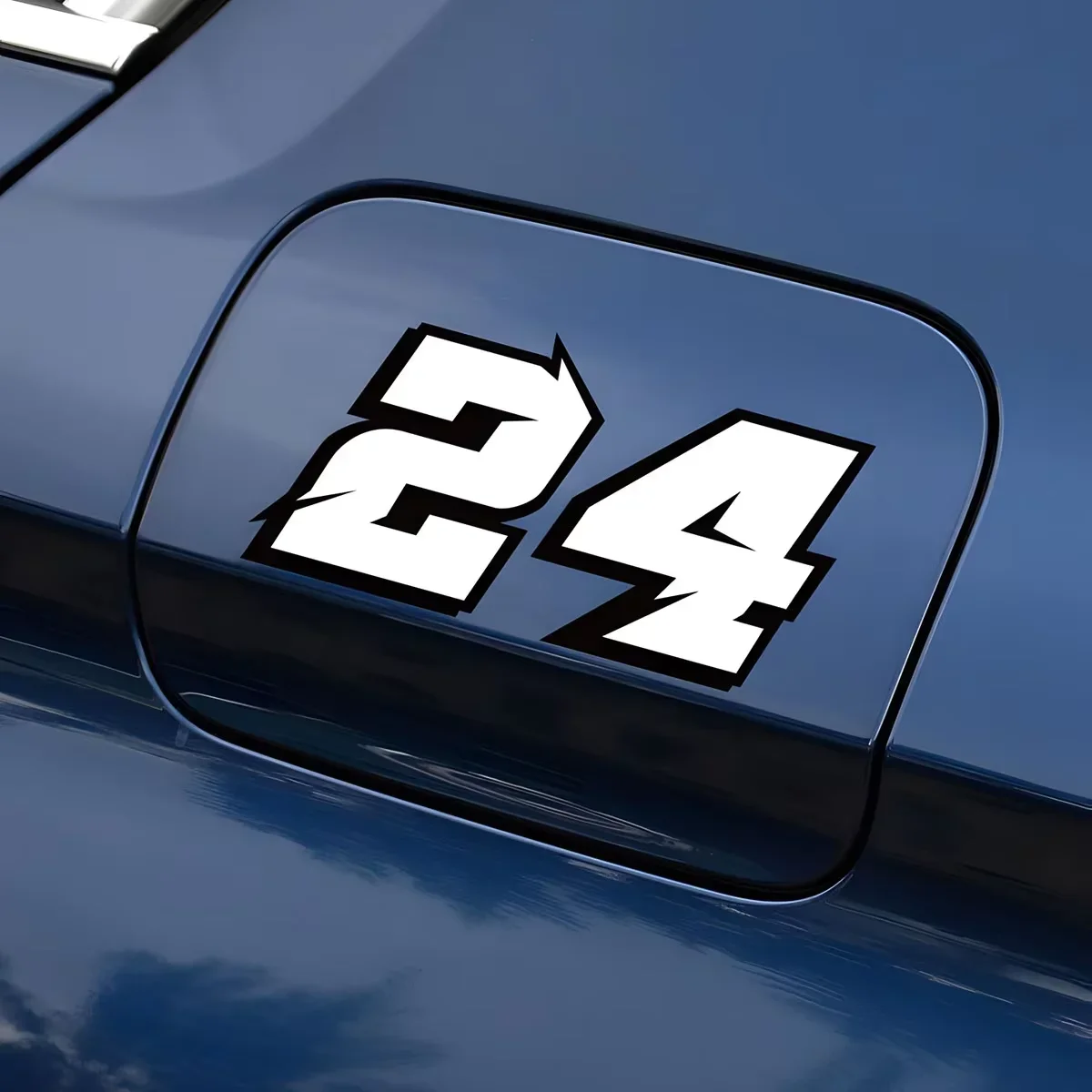 ISGTDRM 2 قطعة دراجة نارية سباق الأرقام العربية ملصقات DIY بها بنفسك تجديد عاكس قوس قزح ملصق عدد خوذة سيارة التصميم ثلاثية الأبعاد الشارات